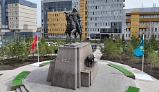 Памятник Манасу открыли в Астане