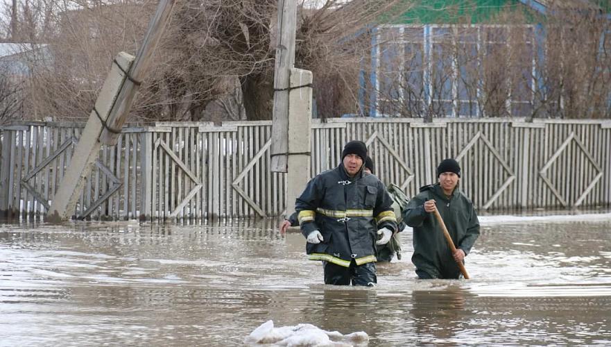 Из-за паводков в некоторых областях Казахстана ограничили движение на трассах