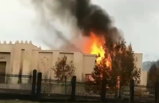 На территории киностудии «Казахфильм» в Алматы произошел пожар
