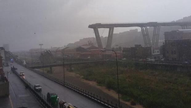 Десятки людей погибли при обрушении моста близ итальянской Генуи