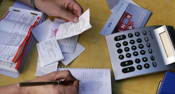 Кабмин запретит выдачу кредитов казахстанцам с доходами ниже прожиточного минимума