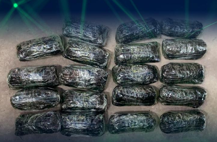 Серебрянные изделия весом свыше 50 кг изъяли из салона авто у жителя Жамбылской области