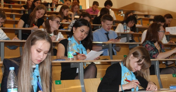 Вдвое увеличить стипендии казахстанским студентам обещают до 2025 года