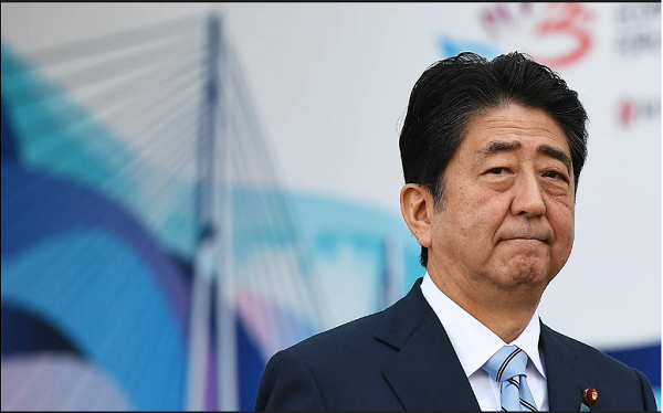 Премьер-министр Японии обеспокоен влиянием нового вируса на экономику