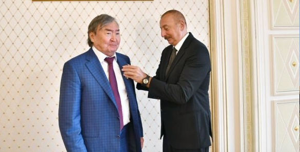 Президент Азербайджана наградил Олжаса Сулейменова орденом «Шараф»
