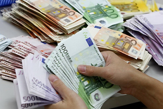 Официальные рыночные курсы валют на 17 сентября установил Нацбанк Казахстана