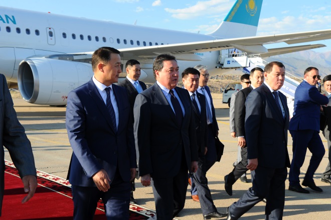 Премьер-министр Казахстана Аскар Мамин с рабочим визитом прибыл в Кыргызстан