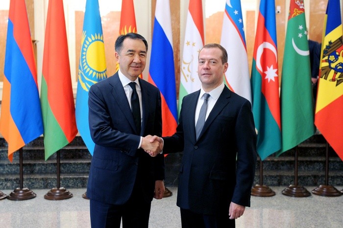 Сагинтаев поздравил Медведева с утверждением на пост главы правительства РФ
