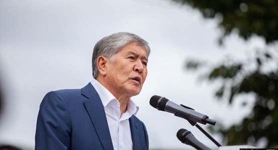 Экс-президент Кыргызстана Алмазбек Атамбаев готов ответить на вопросы МВД по Азизу Батукаеву, но только через СМИ