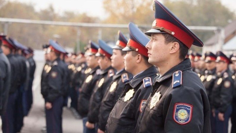 Полицейских Казахстана переоденут в новую форму - Тургумбаев