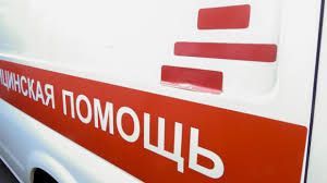 Пассажирский автобус сбил пешехода на остановке в Уральске 