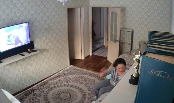 Факт нанесения побоев няней малолетнему ребенку расследуют в Алматы