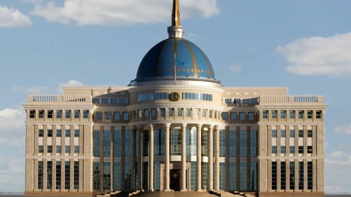Токаев присудил госнаграды группе казахстанцев по случаю Дня защитника Отечества