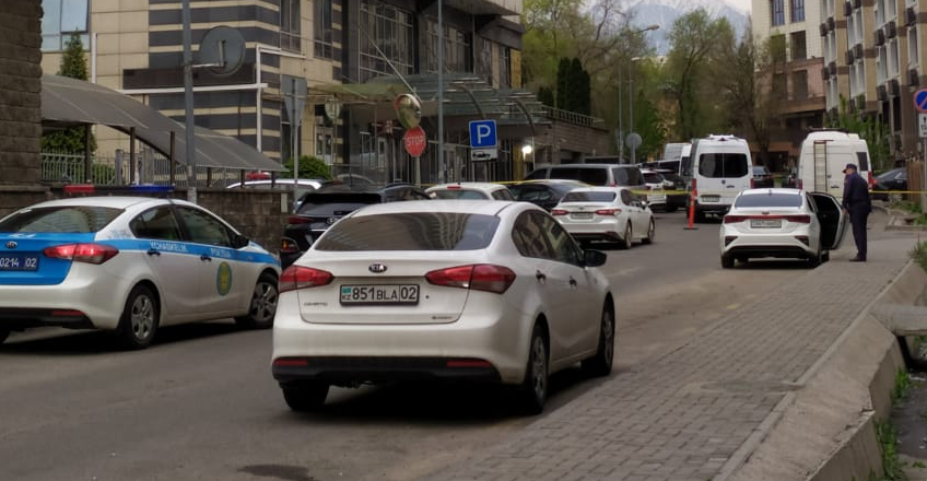 Забаррикадировавшийся в ЖК в Алматы еще две недели назад стрелял в подъезде – соседи
