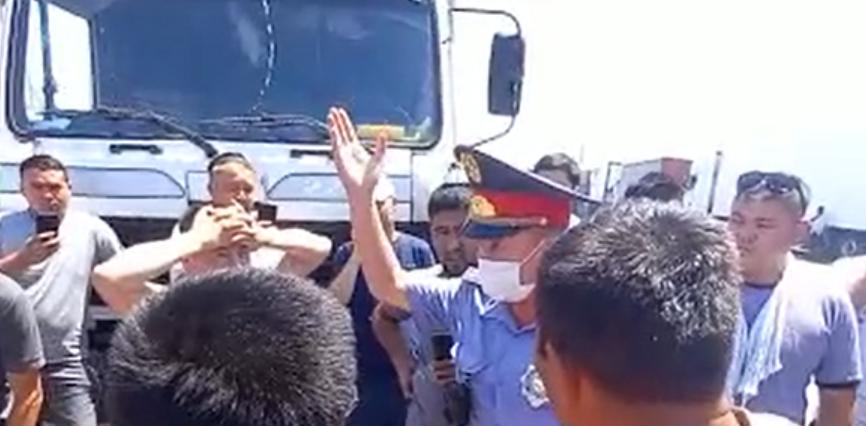 Активиста арестовали в Шымкенте по обвинению в организации акции протеста дальнобойщиков