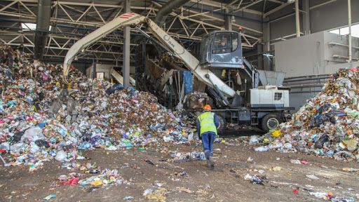Условиями работы сотрудников мусороперерабатывающих заводов в РК обеспокоена сенатор