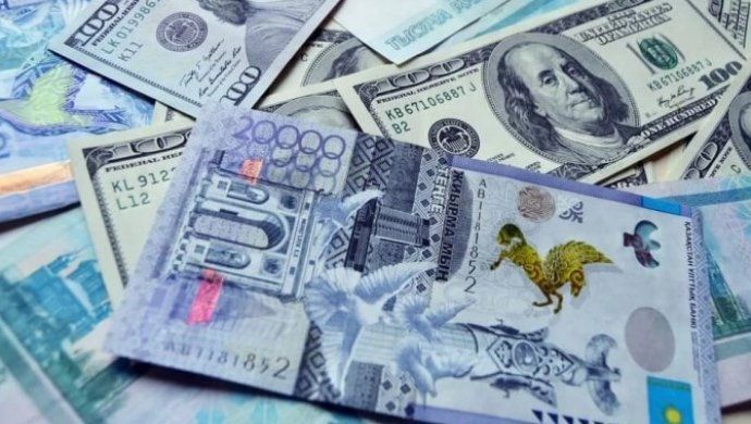 Тенге подешевел к большинству рассчитываемых Нацбанком валют