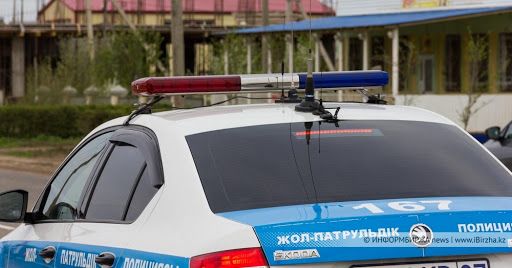 Полицейская автопогоня Усть-Каменогорске: Нарушители выскочили во время движения