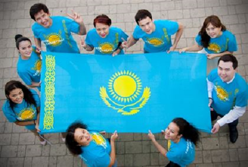 Политолог призвал молодежь оставаться в Казахстане