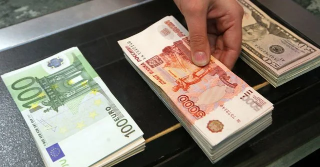 На четверть просела купля-продажа рублей в обменниках Казахстана в мае – Нацбанк