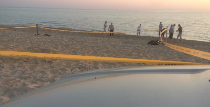 Останки человека нашли в песке на побережье в пригороде Актау