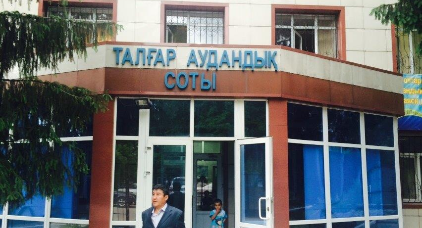 Фактчекеры поймали заблокировавший сайт ВОЗ в Казахстане суд на манипуляции и лжи