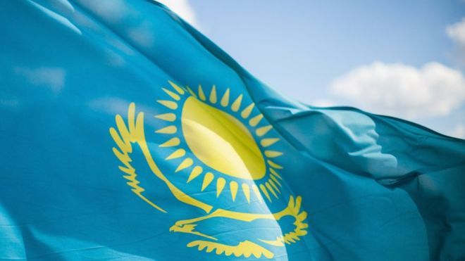Минфин хочет купить 15 флагов Казахстана общей стоимостью Т174,1 тыс.