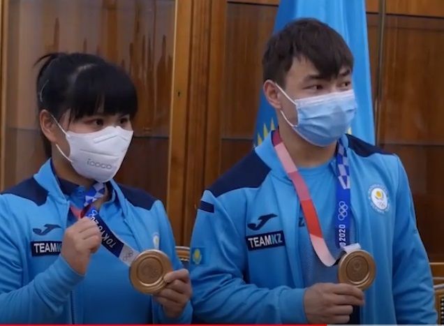 Бронзовые призеры Олимпиады по тяжелой атлетике из Казахстана получат автомобили