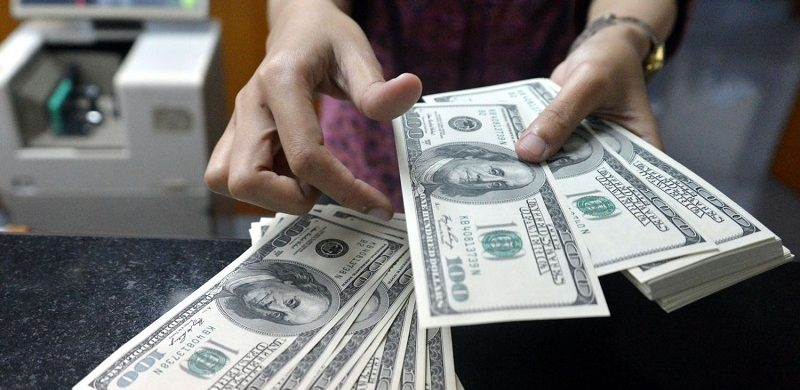 Доллар подешевел в обменниках Нур-Султана, Алматы и Шымкента