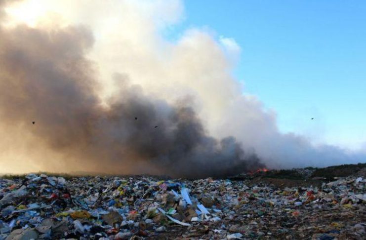 Полигон твердо-бытовых отходов горит в Алматинской области