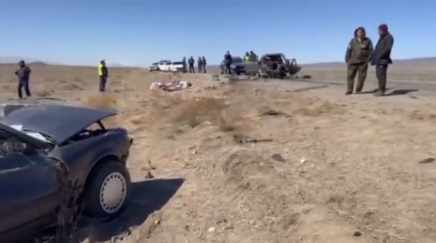 Пять человек погибли в аварии на трассе в Алматинской области