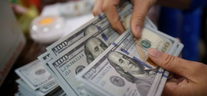 Доллар подешевел в обменниках Алматы и Шымкента, в Нур-Султане курс прежний