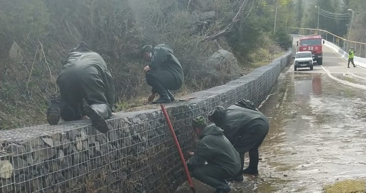 Дорогу подтопило из-за выброса воды в алматинском «Горельнике»