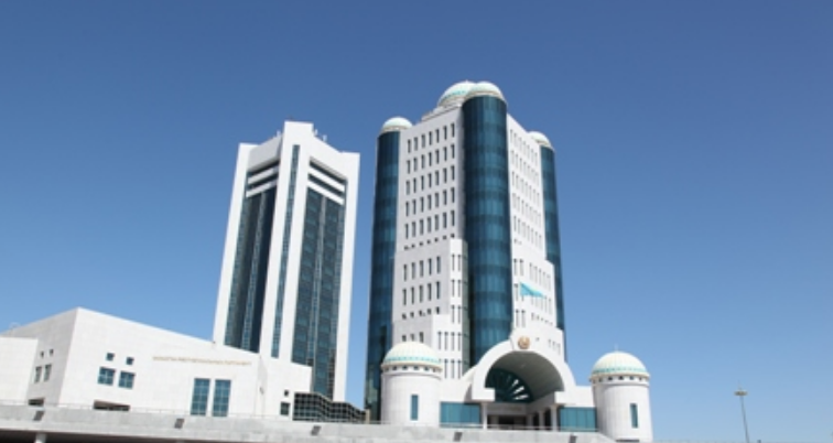 Парламент одобрил поправки в Конституцию ради переименования столицы Казахстана