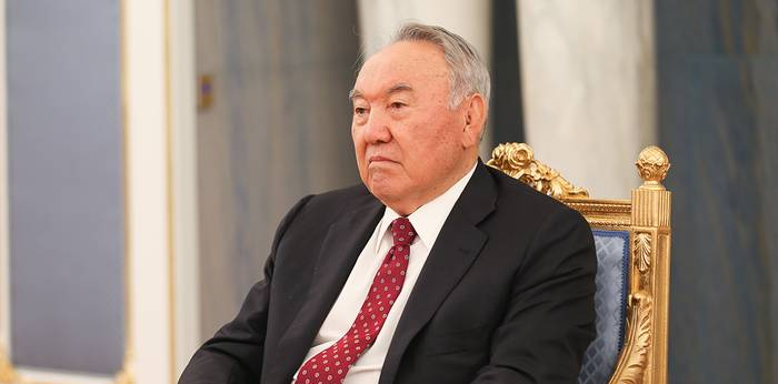 Каких прав намерены законодательно лишить Назарбаева