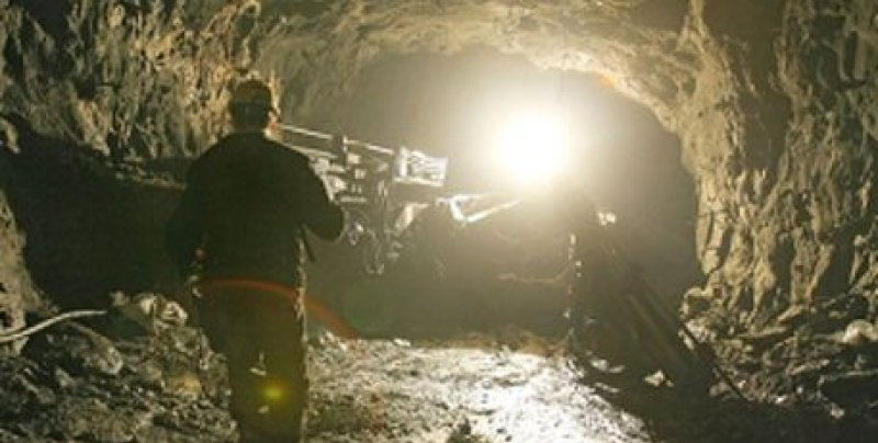 Машинист буровой не смог выйти из забоя после аварии на шахте в Карагандинской области