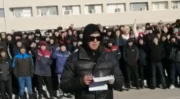 Безработные жанаозенцы вышли на улицу и в обращении к Токаеву выразили недоверие властям