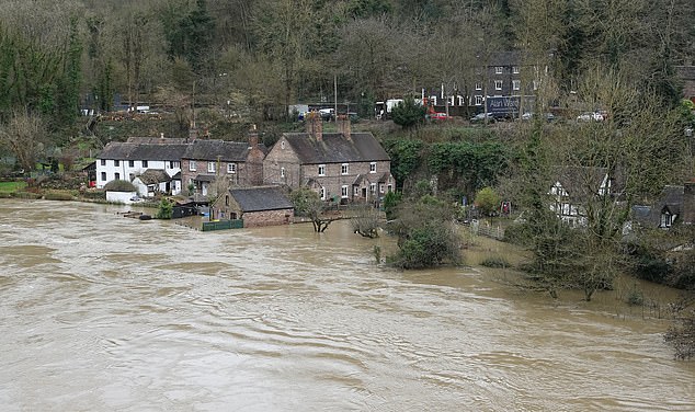 Более 11 тыс. домов планируют построить на суше с наибольшим риском затопления в Великобритании