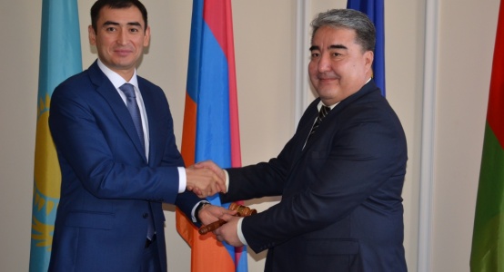 Представитель Казахстана при ОДКБ передал председательство коллеге из Кыргызстана