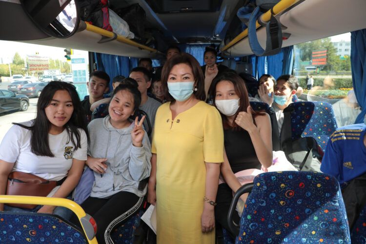 Отправленные автобусом «Нур-Отана» в Россию студенты застряли в Казахстане