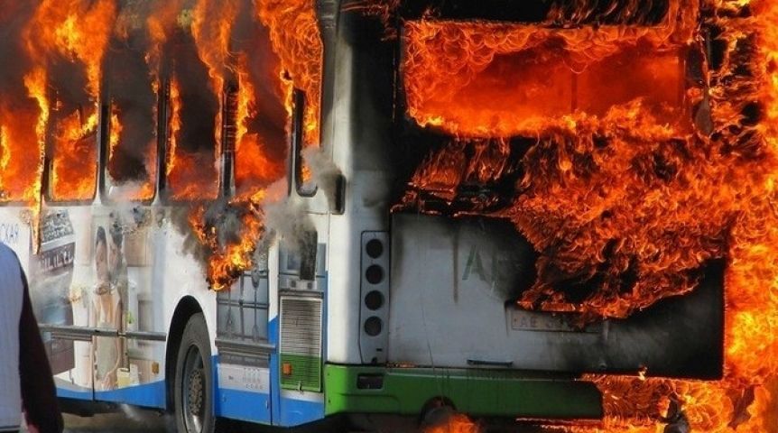 10 пассажирских автобусов сгорели и два повреждены во время пожара в Рудном