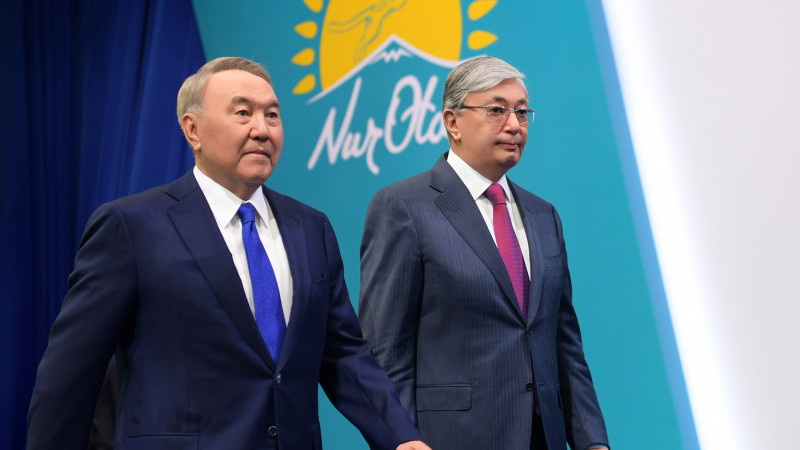 Токаев выразил соболезнование экс-президенту Назарбаеву, но не поедет на похороны его брата