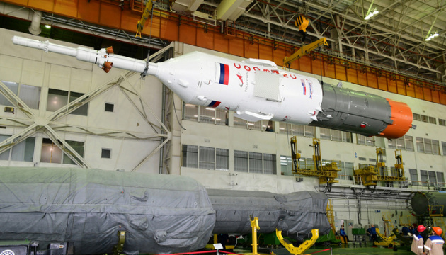 Экипажи экспедиции на МКС провели контрольный осмотр «Союза МС-15» на Байконуре
