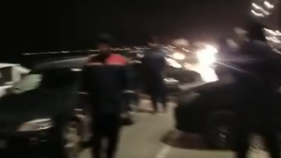 Протестующие перекрыли дорогу со стороны аэропорта Актау