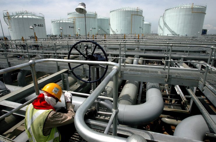 МЭА призывает крупных производителей нефти увеличить добычу «черного золота»