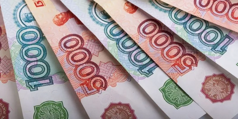 Нацбанк просит правительство Казахстана разрешить банкам вывоз наличных российских рублей