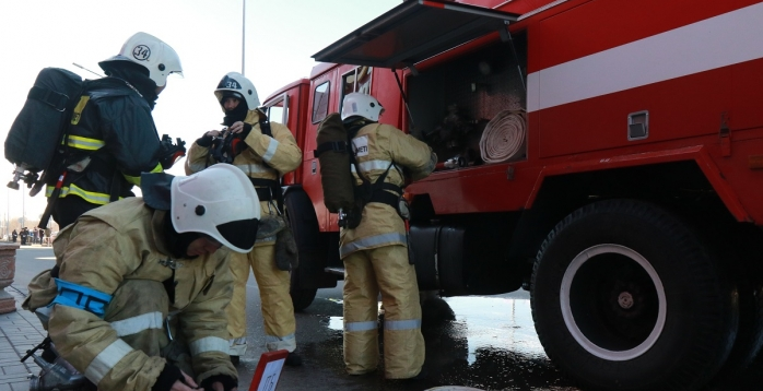 Пожар в банном комплексе пытаются потушить в Алматы