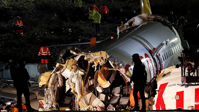 Турецкие медики сообщили об одном погибшем при ЧС с самолетом в Турции