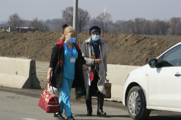 В Алматы казарменное положение для медиков введено ради сокращения их передвижения – УОЗ