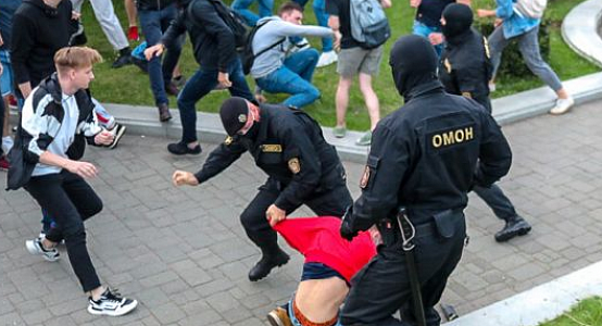 Глава МВД Белоруссии пообещал наказать всех нападавших на сотрудников ведомства